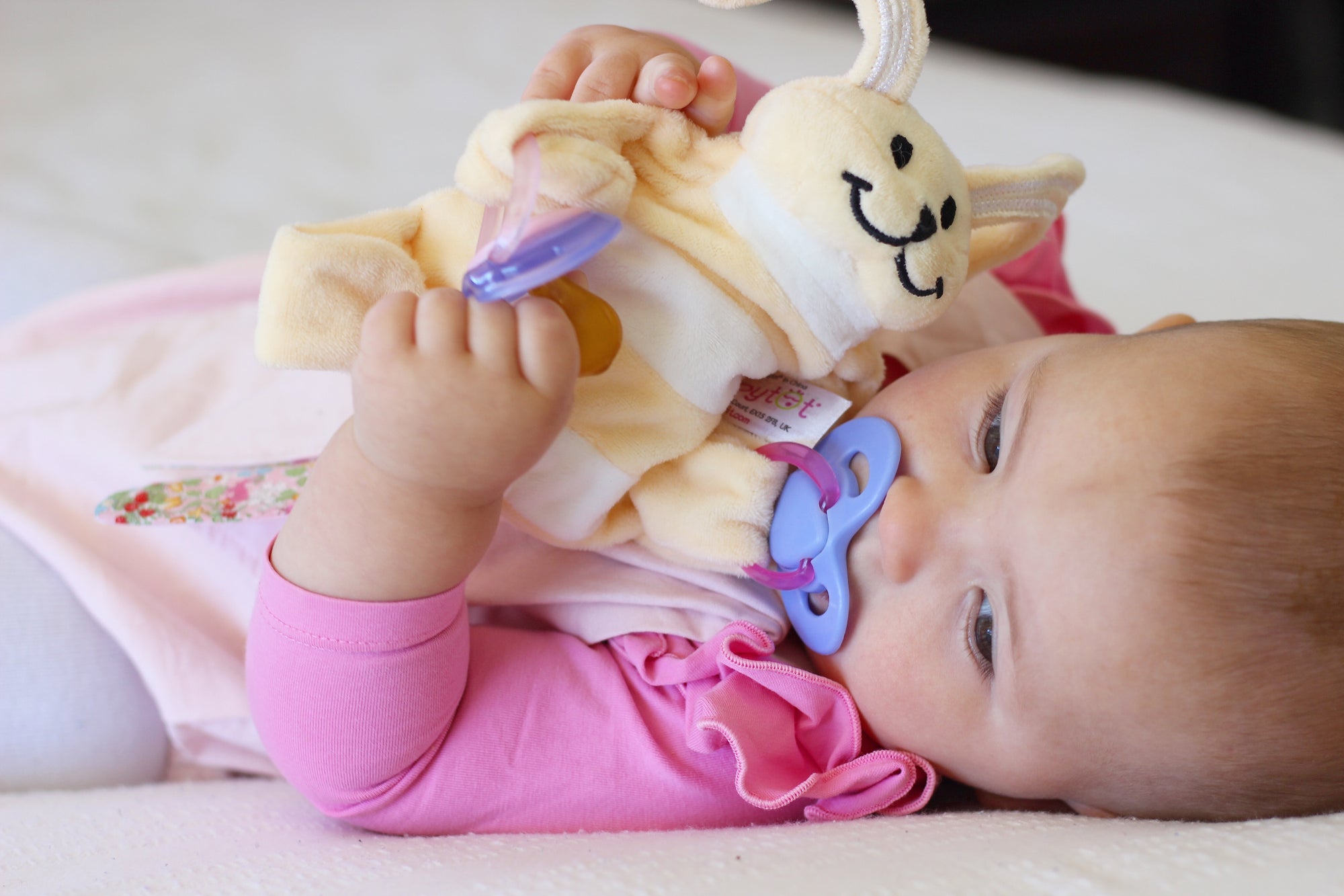 Pros & Cons of Letting Your Baby Use a Dummy